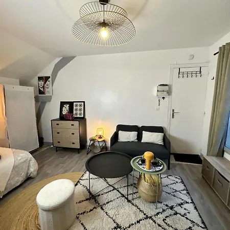 Le Comfy Proche & Paris Apartmán *